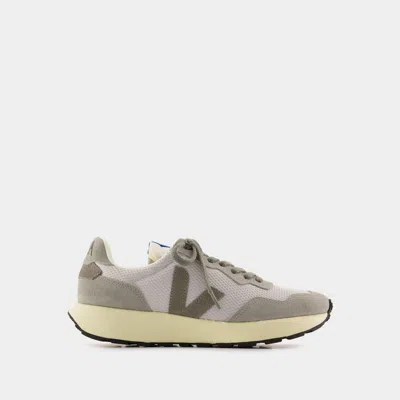 Veja Paulistana Alveomesh Sneakers In Grey