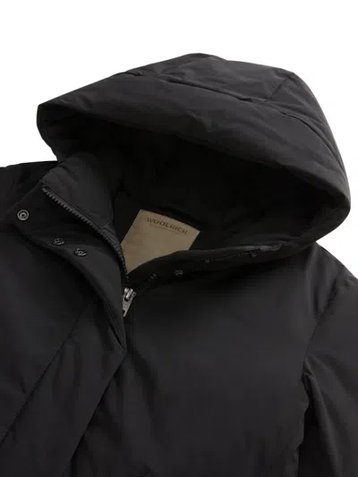 Woolrich Logo-print Puffer Jacket In Black