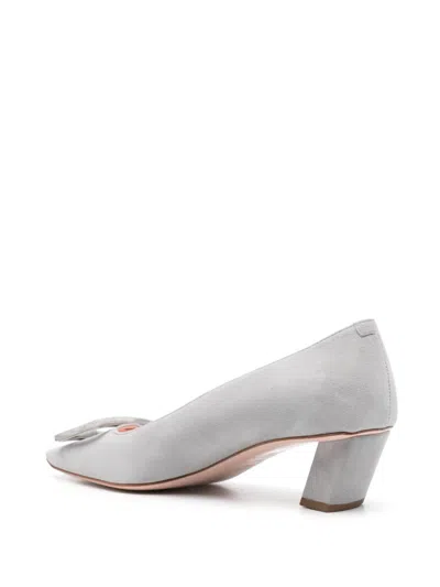 Roger Vivier Belle Vivier 45 Metal Buckle Pumps In Patent Leather In Grey