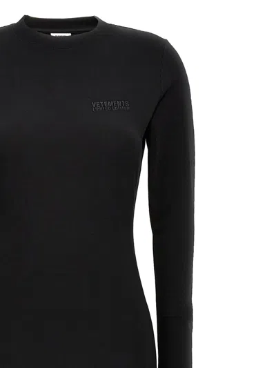 Vetements Embroidered Logo Asymmetrical Hem Dress In Black