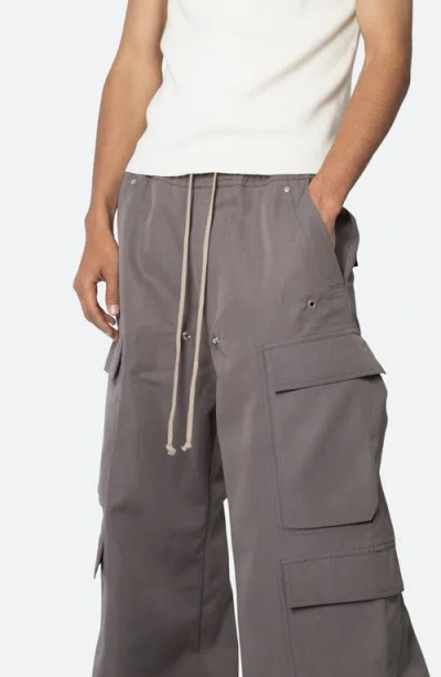 Mnml Rave Oversize Double Cargo Pocket Pants In Brown