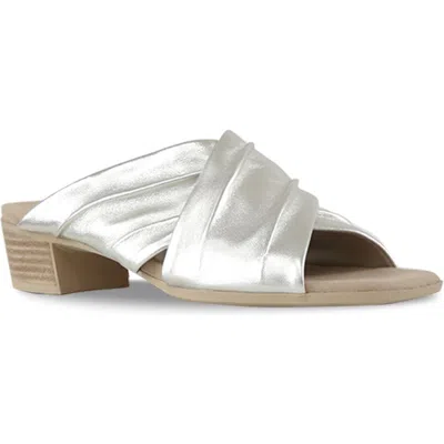 Munro Lee Slide Sandal In Metallic