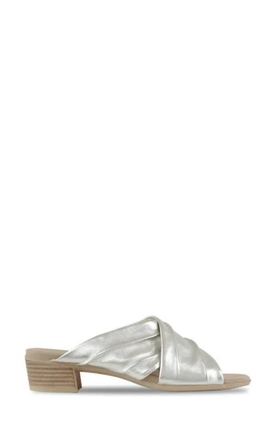 Munro Lee Slide Sandal In Metallic