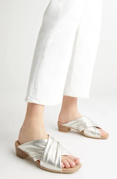 Munro Lee Slide Sandal In Metallic
