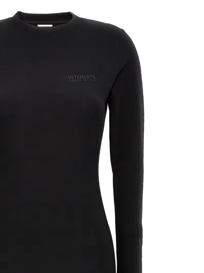 Vetements Embroidered Logo Asymmetrical Hem Dress In Black