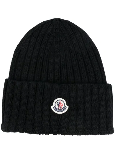 Moncler Mol20933b00036a9327999bb Ribbed Merino Wool Beanie In Black