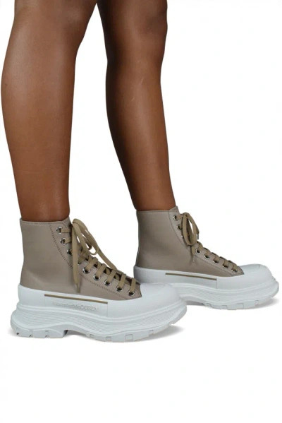 Alexander Mcqueen Sneakers Tread Slick In Cream