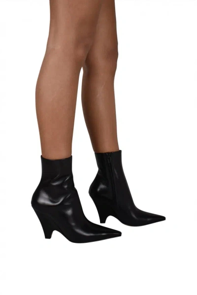 Bottega Veneta Women's Point Leather Ankle Boots In Black