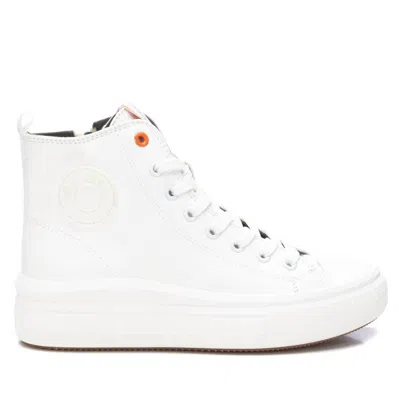Xti Women's High Top Canvas Sneakers In White In White