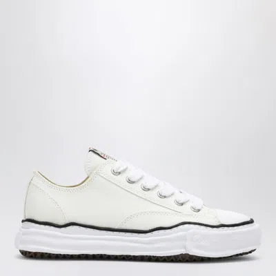 Shop Miharayasuhiro Maison Mihara Yasuhiro Peterson Low Sneakers In Canvas In White