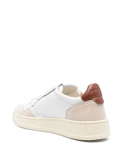 Shop Autry Medalist Low Wom Leat/suede Wh/coco Shl