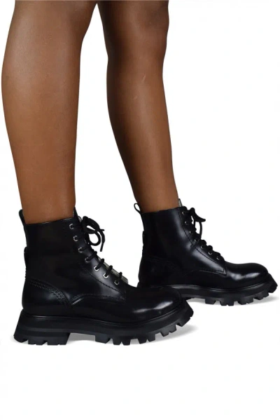 Alexander Mcqueen Wander Boots In Black