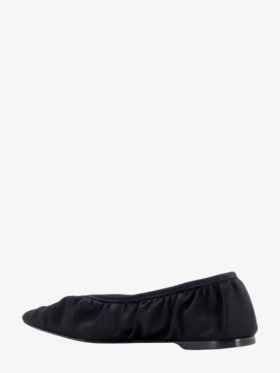 Totême Minimalist Velvet Ballerinas In Black