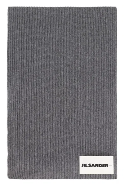 Jil Sander Logo-patch Ribbed-knit Scarf In Grey