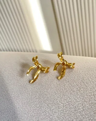 Hannan Ribbon Studs In Gold