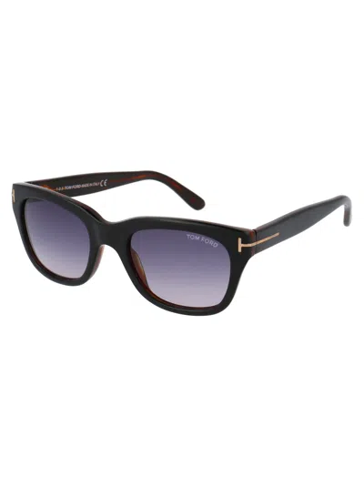 Shop Tom Ford Squared Sunglasses Ft0237 05 B