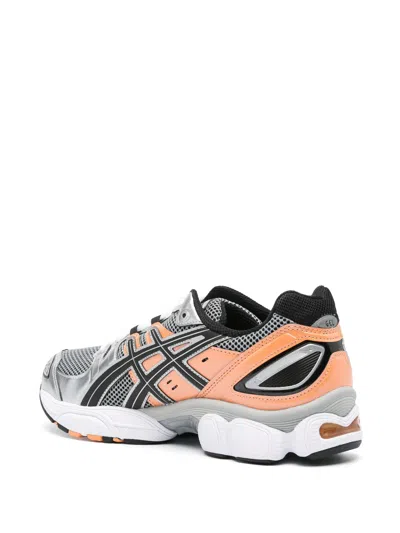 Asics Sneakers