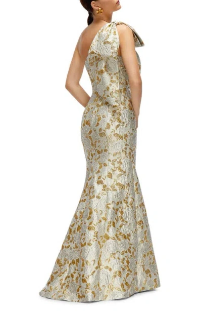 Alfred Sung One-shoulder Metallic Jacquard Trumpet Gown In Winter Rose