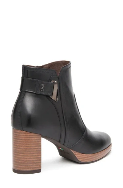 Nerogiardini Leather Buckle Block-heel Booties In Black