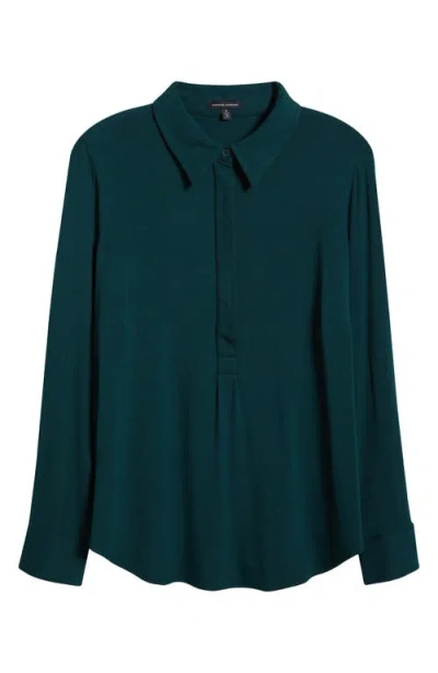 Universal Standard Elbe Popover Shirt In Forest Green