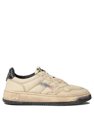 Autry Medalist Leather Low-top Sneakers In Beige