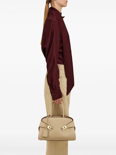 Ferragamo Bolso Top Handle S Beige Vivos Granate In Neutrals