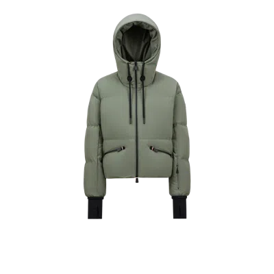 Shop Moncler Doudoune Courte Allesaz In Vert