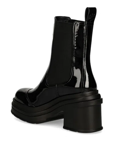 Armani Exchange Patent-finish Boots In Schwarz