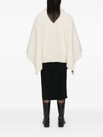 Alainpaul Shearling-cape Jacket In Schwarz