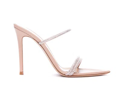 Shop Gianvito Rossi Pumps In Powder