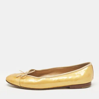 Pre-owned Chanel Yellow Patent Leather Cc Bow Ballet Flats Size 39