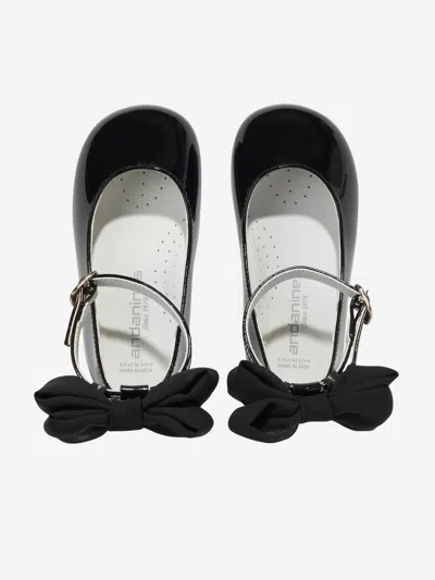 Andanines Girls Patent Leather Bow Shoes In Black