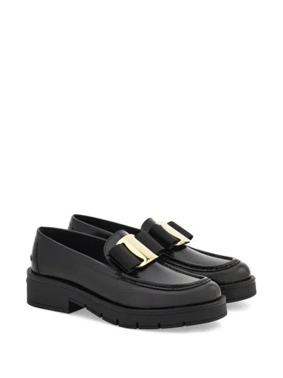 Ferragamo Gancini Buckle Loafers In Black