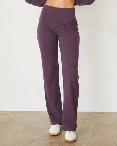 Monrow Original Fleece Flare Pant In Heathered Grape