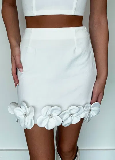 Kiwi Floral Applique Mini Skirt In Bright White In White