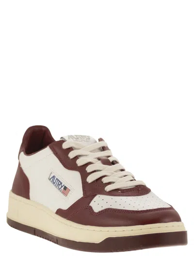 Shop Autry Medalist Low Sneaker Bicolore