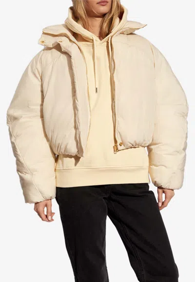 Jacquemus Caraco Puffer Zip-up Jacket In Cream