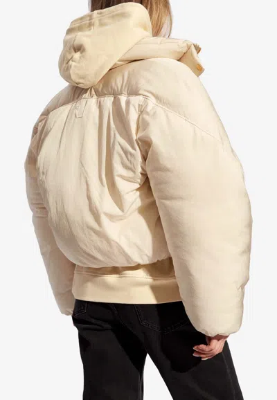 Jacquemus Caraco Puffer Zip-up Jacket In Cream
