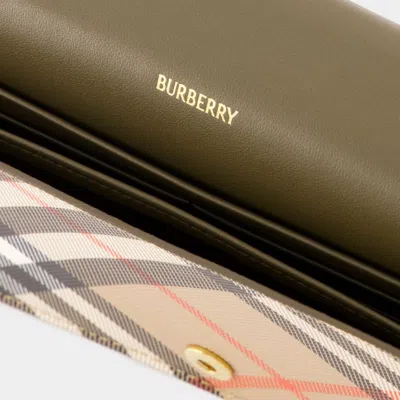 Burberry Bin Wallet On Chain