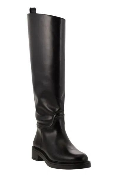 Stuart Weitzman Stylish Knee-high Leather Block Heel Boots