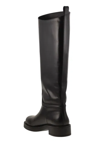 Stuart Weitzman Stylish Knee-high Leather Block Heel Boots