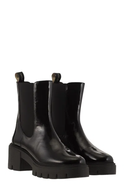 Stuart Weitzman Soho Chelsea - Leather Ankle Boot With Midsole