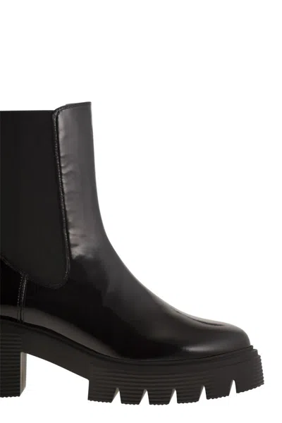 Stuart Weitzman Soho Chelsea - Leather Ankle Boot With Midsole