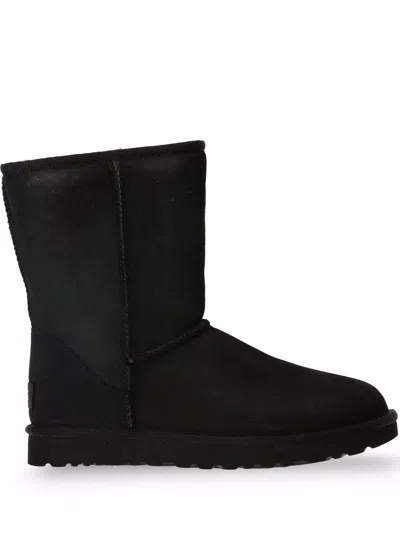 Ugg Classic Short Black Boots With Logo Patch On The Rear And Shearling Lining In Suede Woman In Black