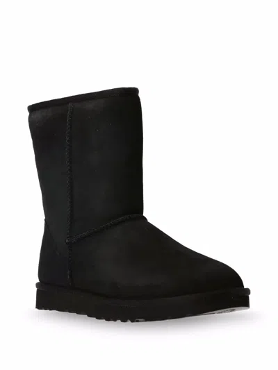 Ugg Classic Short Black Boots With Logo Patch On The Rear And Shearling Lining In Suede Woman In Black