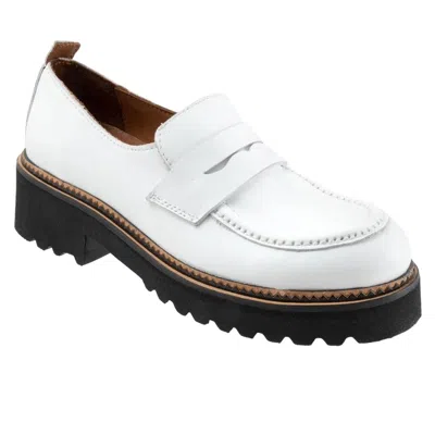 Alexandra Bueno Women's Annie Lugged Loafer - Medium In White In White