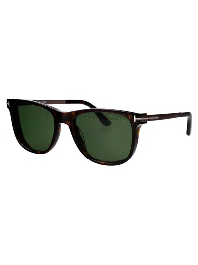 Tom Ford Squared Sunglasses Ft1104 52 N