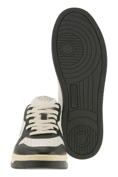 Autry Medalist Low Two Tone Sneakers In White And Mountain Green Leather In Green