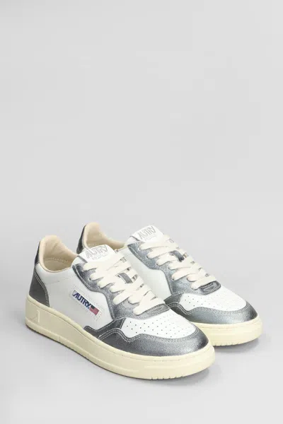 Autry 'medalist Low' White And Silver Low Top Sneakers With Logo Patch In Silver