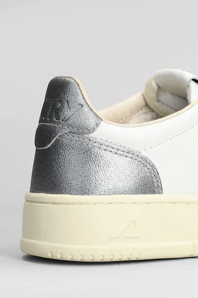 Autry 'medalist Low' White And Silver Low Top Sneakers With Logo Patch In Silver